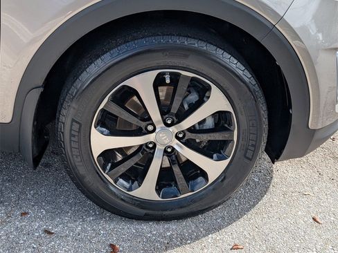 Used 2016 Kia Sorento EX image 9