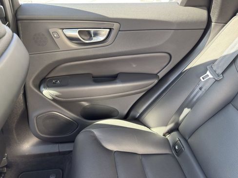 Used 2025 Volvo XC60 B5 Plus image 32