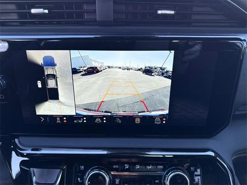 Used 2024 GMC Sierra 2500 AT4 w/ Technology Package image 21