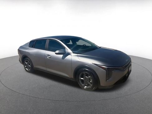 Used 2025 Kia K4 LXS image 2
