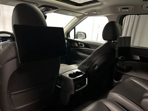 Used 2025 Kia Carnival SX Prestige FWD image 24