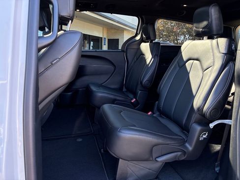 New 2026 Chrysler Pacifica Select w/ S Appearance Package image 25