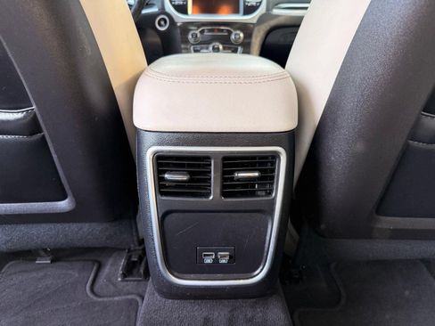 Used 2015 Chrysler 300 Limited RWD image 30