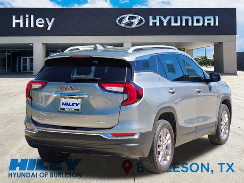 Used 2023 GMC Terrain SLT image 4
