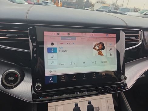 Used 2022 Jeep Grand Wagoneer Series III w/ Rear Seat Video Group 1 image 25