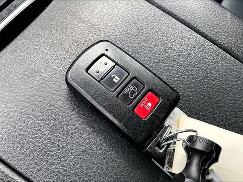 Used 2015 Toyota Highlander XLE image 14