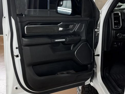 Used 2019 RAM 1500 Laramie AWD/4WD image 17