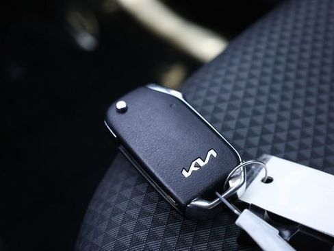 Used 2022 Kia Soul LX image 28