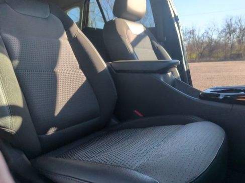 Certified 2025 Chevrolet Trax LT w/ Driver Confidence Package image 18