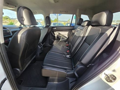 Used 2023 Volkswagen Tiguan SE image 18