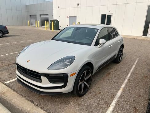 Used 2026 Porsche Macan AWD/4WD image 1