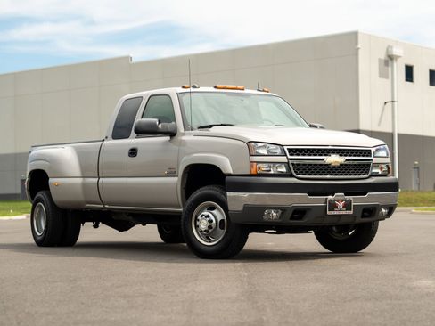 Used 2005 Chevrolet Silverado 3500 LT w/ Heavy-Duty Power Package image 1