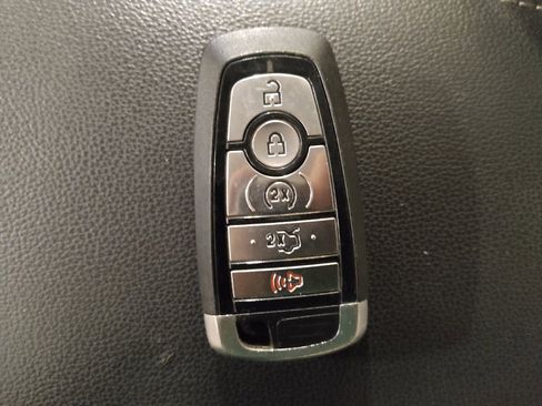 Used 2016 Ford Fusion Titanium FWD image 32