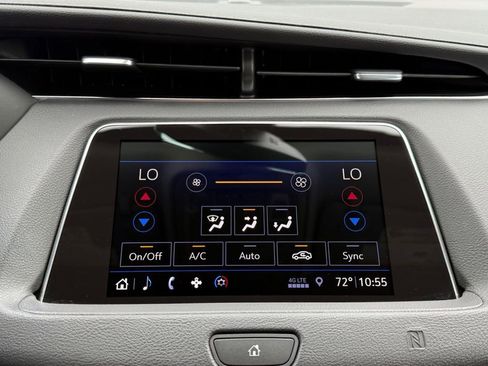 Used 2019 Cadillac XT4 Luxury w/ Cold Weather Package FWD image 16