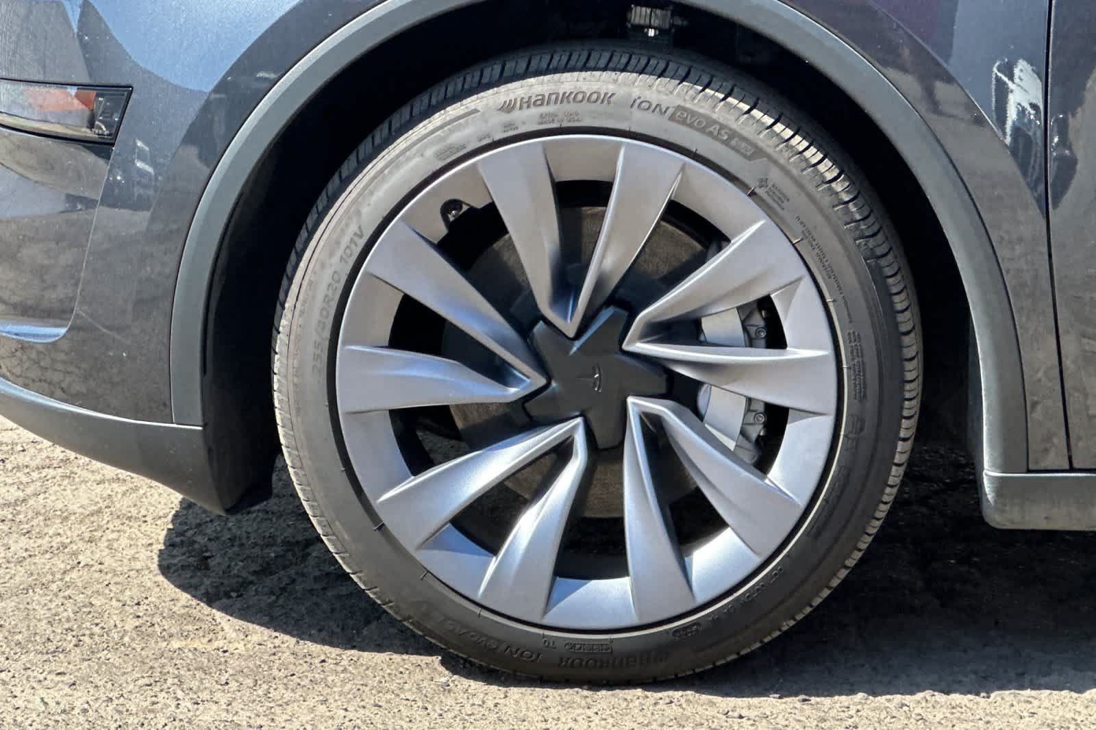 Used 2026 Tesla Model Y AWD image 11