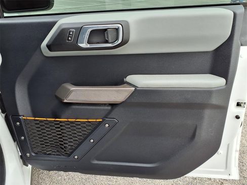 Used 2023 Ford Bronco Badlands image 14