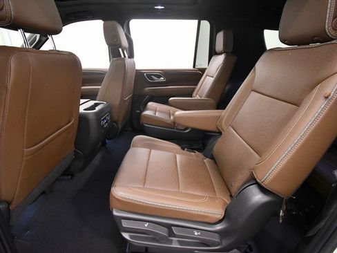 Used 2023 Chevrolet Suburban High Country image 15