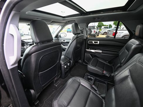 Used 2020 Ford Explorer XLT w/ Equipment Group 202A AWD/4WD image 22