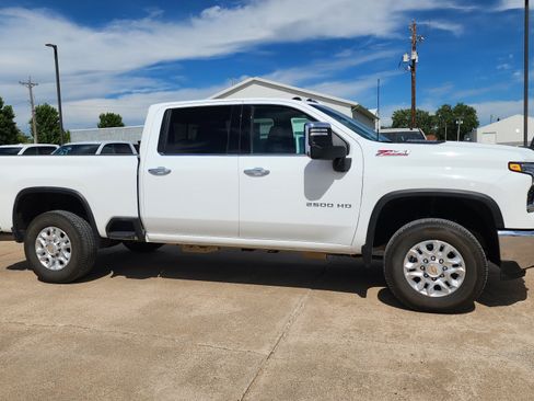Certified 2026 Chevrolet Silverado 2500 LTZ w/ LTZ Plus Package AWD/4WD image 4