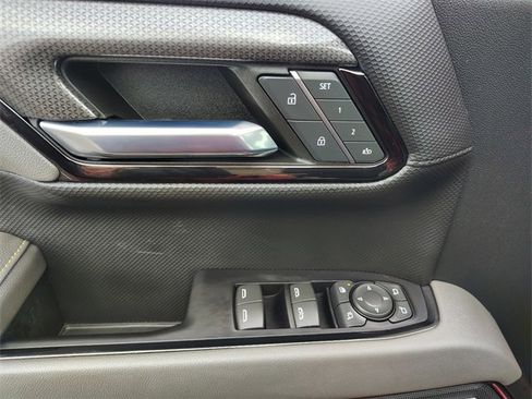 Used 2022 Chevrolet Silverado 1500 ZR2 w/ Technology Package image 13