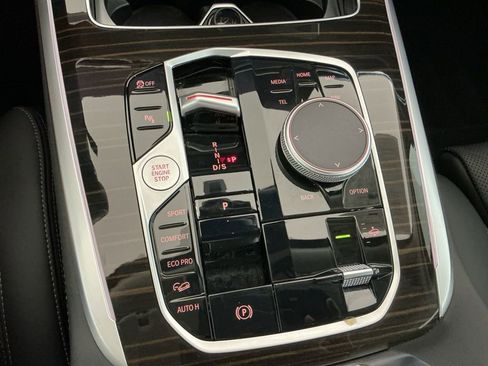 Certified 2025 BMW X7 xDrive40i w/ Premium Package image 14