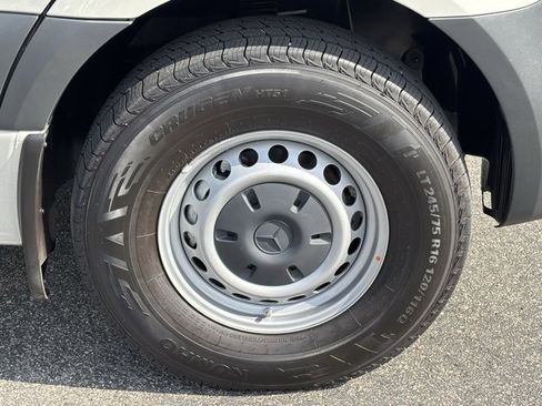 Used 2025 Mercedes-Benz Sprinter 2500 image 28