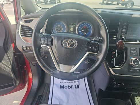 Used 2020 Toyota Sienna Limited Premium image 13