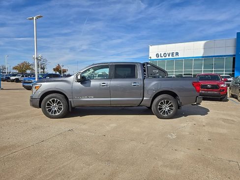 Used 2020 Nissan Titan SV w/ SV Convenience Package image 2