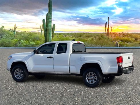Used 2016 Toyota Tacoma SR image 4