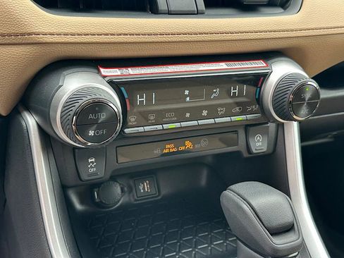 Certified 2025 Toyota RAV4 XLE image 25