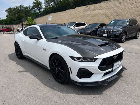 Used 2025 Ford Mustang GT Premium RWD image 3