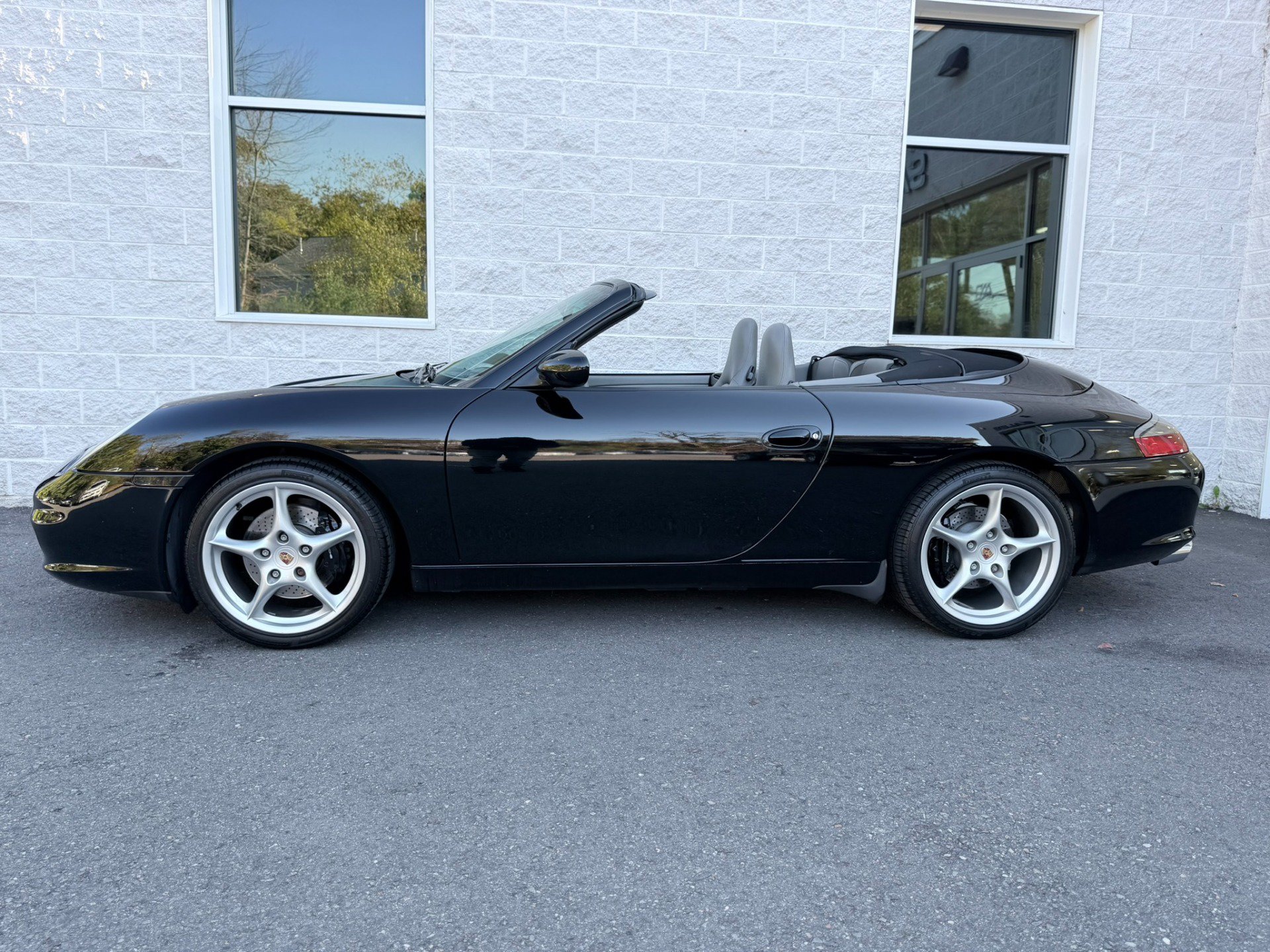 Used 2002 Porsche 911 Carrera 4 AWD/4WD image 30