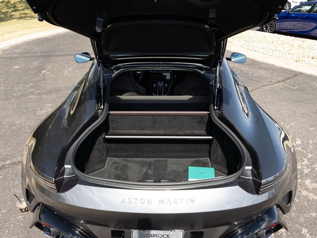 Used 2025 Aston Martin V8 Vantage Coupe RWD image 43