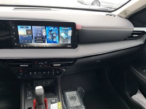 New 2026 Nissan Kicks SR w/ Cold Weather Package image 20