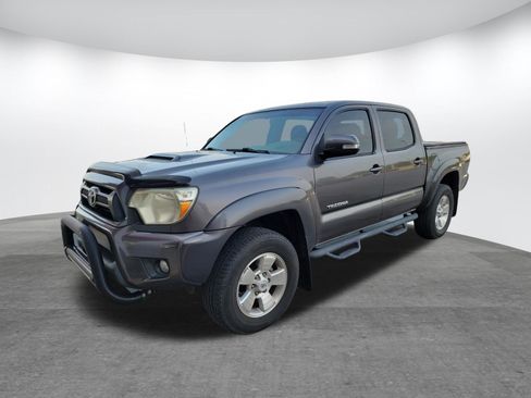 Used 2014 Toyota Tacoma PreRunner w/ TRD Sport Package RWD image 3