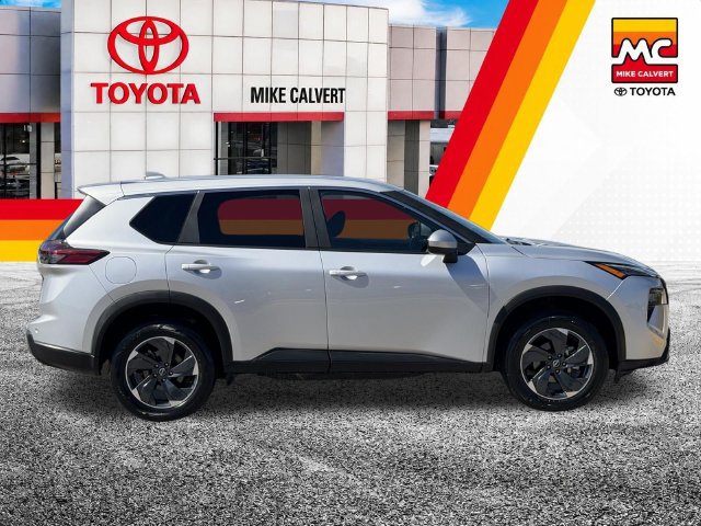 Used 2025 Nissan Rogue SV AWD/4WD image 10