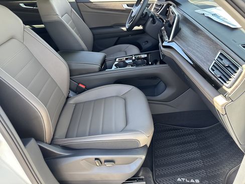 New 2026 Volkswagen Atlas SEL image 7