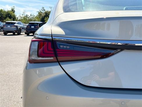 New 2025 Lexus ES 350 w/ Premium Package image 10