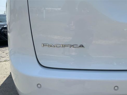 Used 2022 Chrysler Pacifica Touring-L FWD image 24