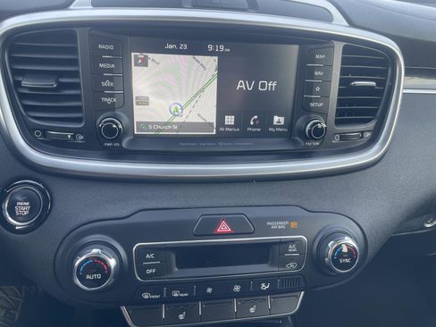 Used 2019 Kia Sorento SX image 9