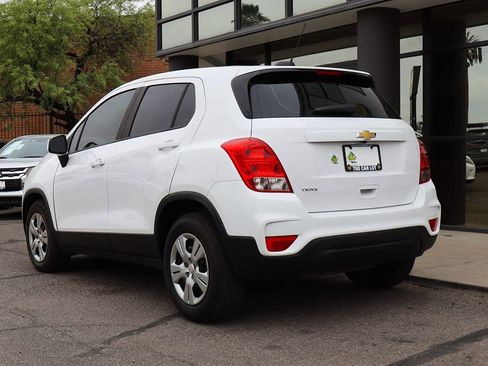 Used 2018 Chevrolet Trax LS w/ LPO, Cargo Package FWD image 9