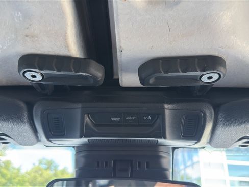 Used 2025 Jeep Wrangler Unlimited Sahara AWD/4WD image 17