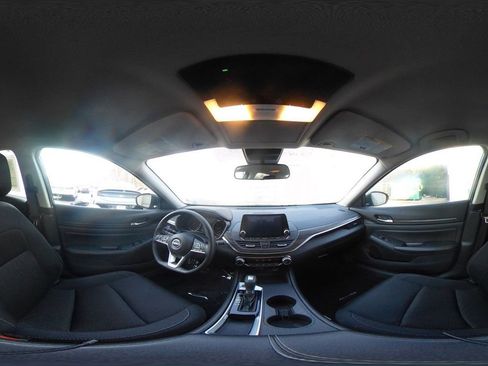 Used 2025 Nissan Altima 2.5 SV FWD image 37