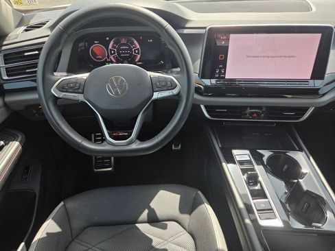 Used 2024 Volkswagen Atlas Peak Edition SE AWD/4WD image 22