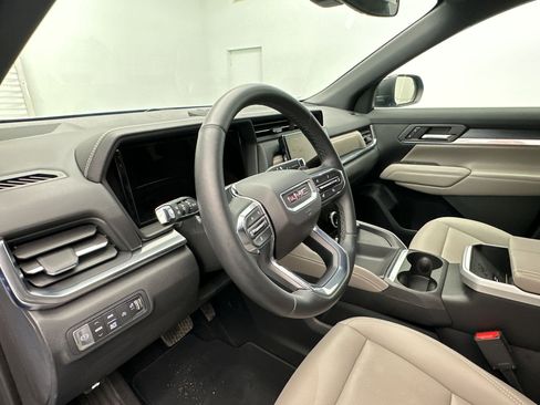 Certified 2025 GMC Terrain Elevation w/ Elevation Premium Package AWD/4WD image 4