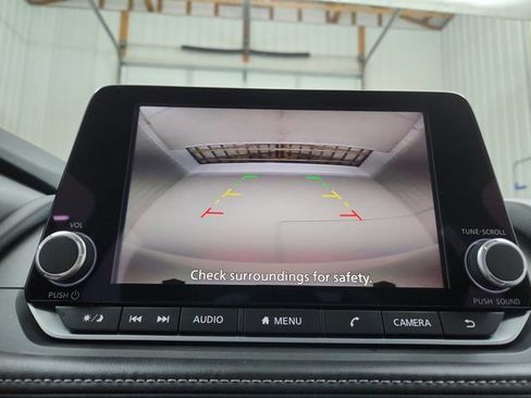 Used 2025 Nissan Rogue SV FWD image 29
