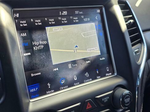 Used 2018 Jeep Grand Cherokee Altitude image 27