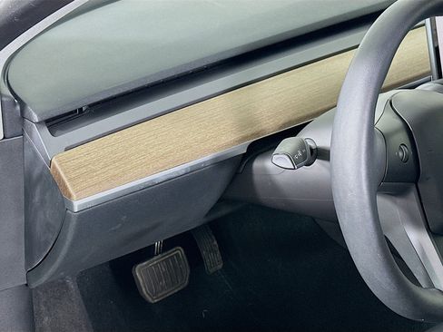 Used 2023 Tesla Model 3 Standard Range image 16