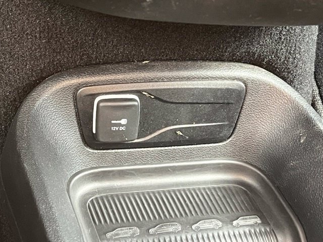 Used 2025 Chrysler Pacifica Select FWD image 27