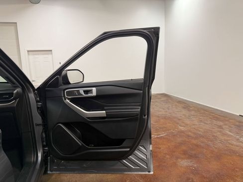 Used 2023 Ford Explorer XLT AWD/4WD image 62